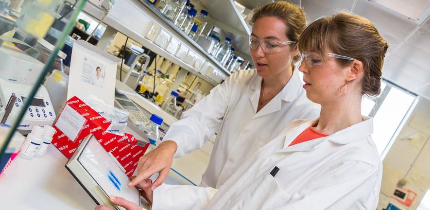 Karen Stroobants portrait in the lab