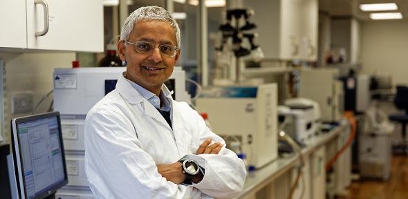 Shankar Balasubramanian in lab