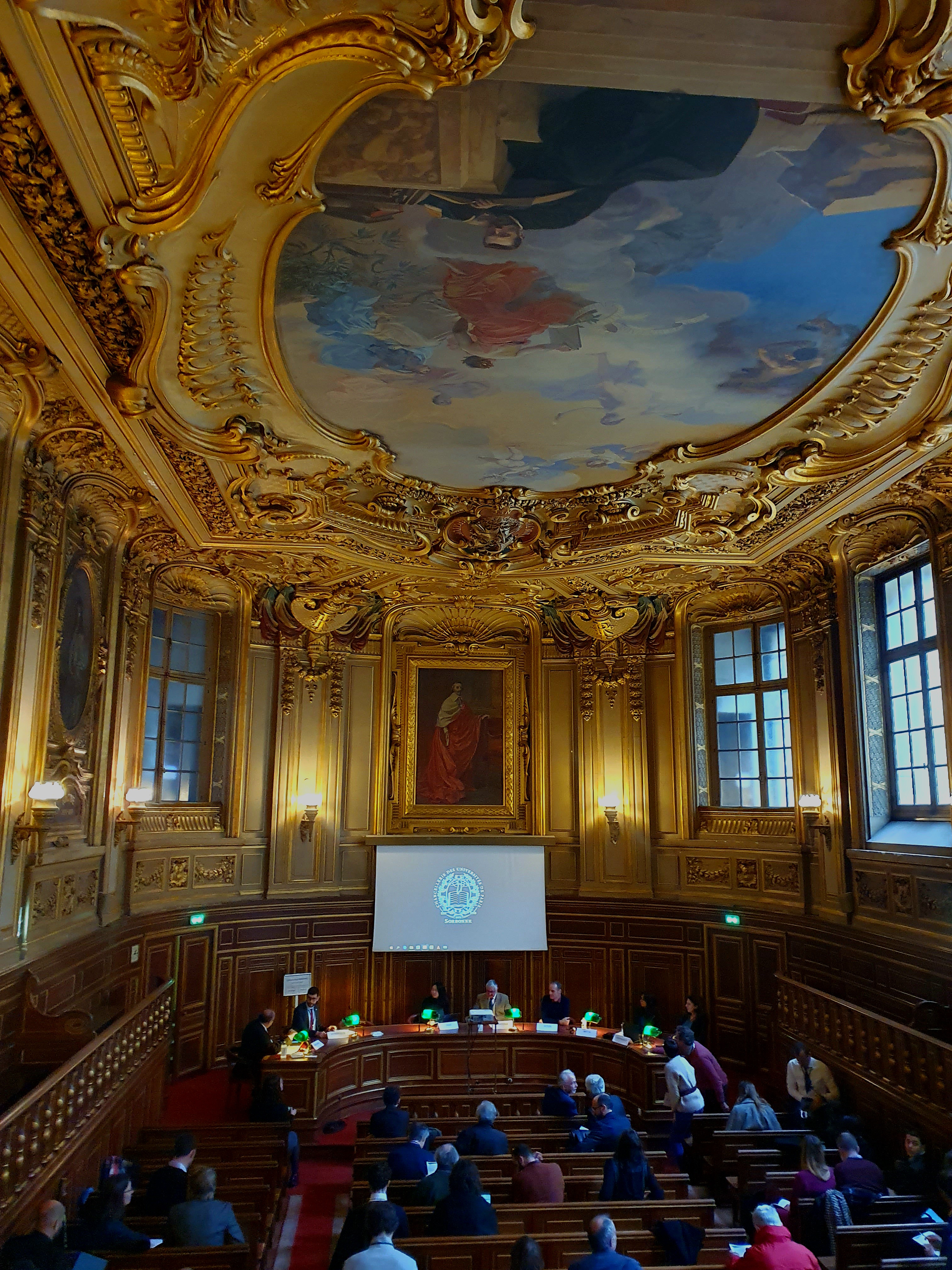 Imagine of the conference room in Sorbonne