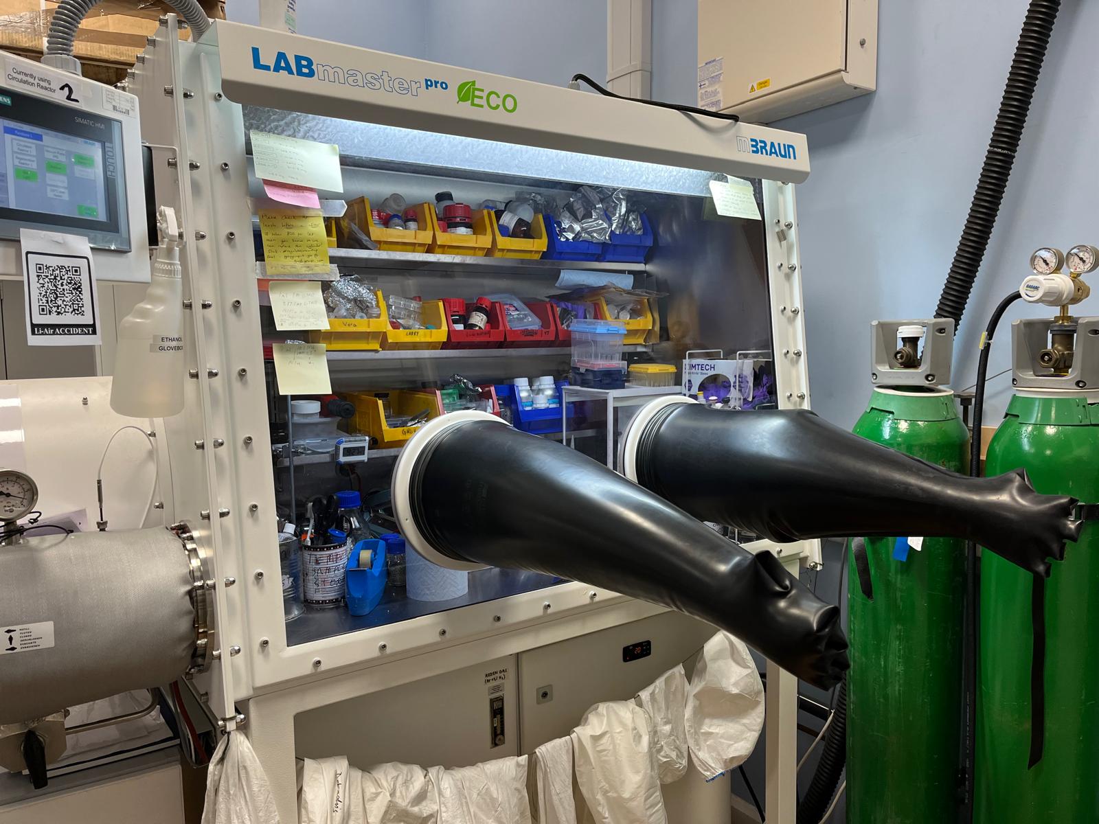 Li Air Glovebox of the Grey Group