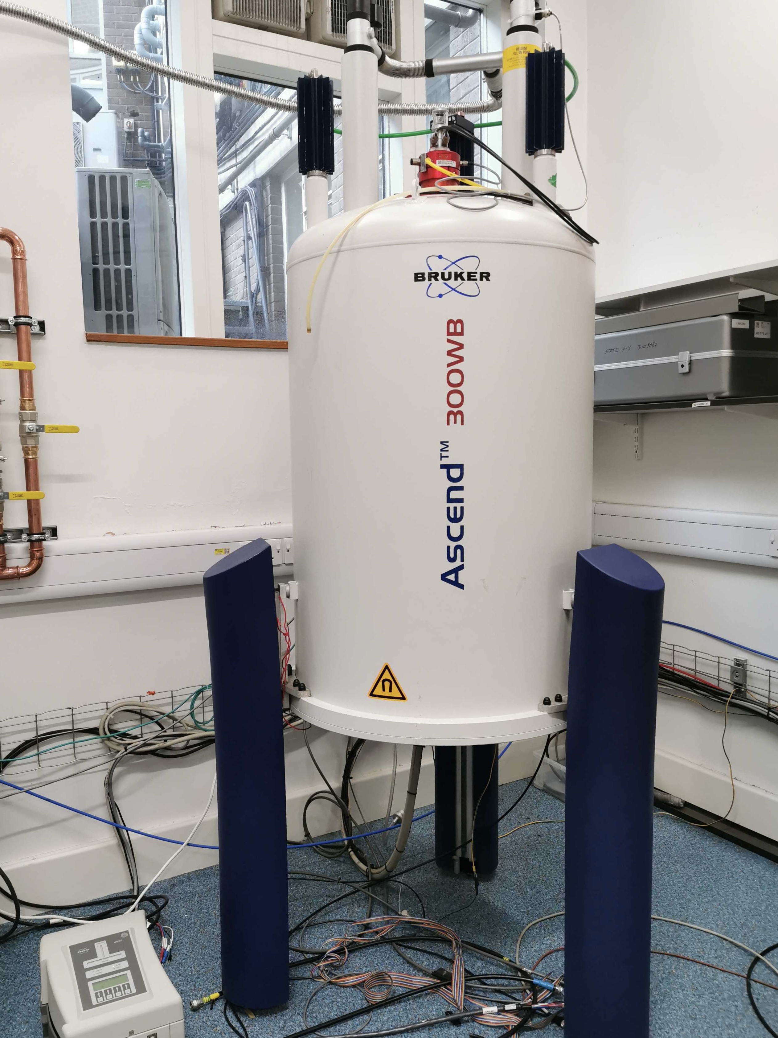 NMR Bruker AVANCE 300MHz (old) of the Grey Group