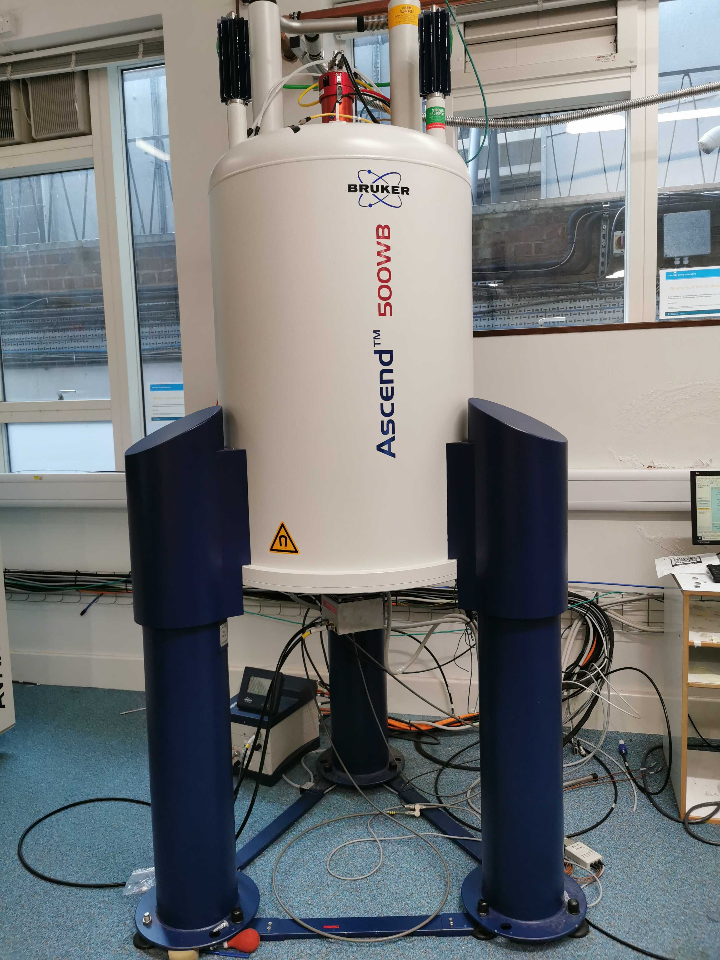 NMR Bruker AVANCE III HD 500MHz of the Grey Group